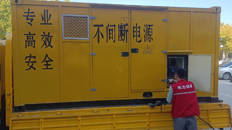 肃北柴油发电机组和UPS电源配合使用时，如何避免切换过程中的电力中断？